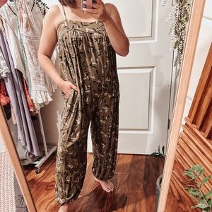 Vesitique Hunter Green Jumpsuit.‎ Size S